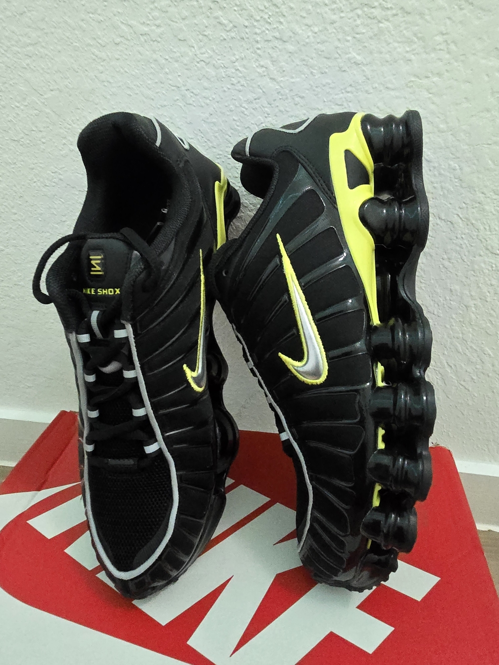 Nike Shox TL Black and Volt Running Shoes 8.5M/10W